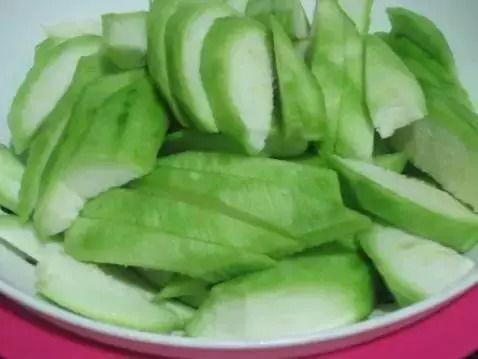 吃角瓜视频男子,男子挑战极限，挑战自我