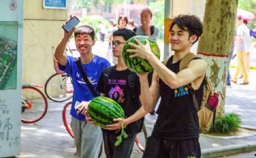 华商学院视频吃瓜,揭秘校园生活趣味瞬间