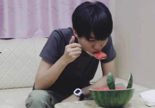 王俊凯搞笑吃瓜视频大全,笑料百出视频大盘点