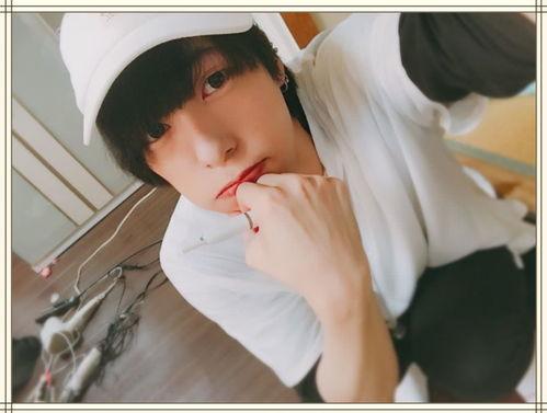 嫩哥吃瓜变装视频大全,趣味横生的变装秀