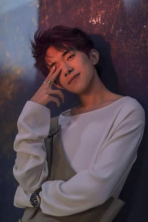 千玺吃瓜姿势视频大全,萌态百出，笑料连连